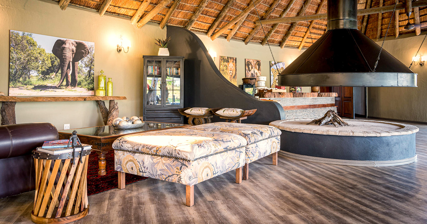 The lounge at Timbavati Kambaku River Sands